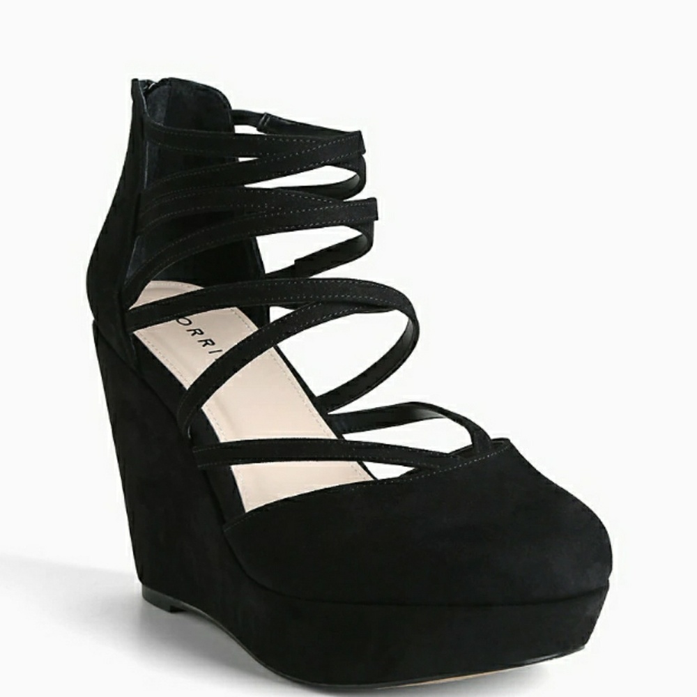 Torrid Black Strappy Closed Toe Platform Sz 10